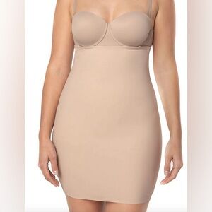 NWOT Undetectable Sculpting Skort Slip- L